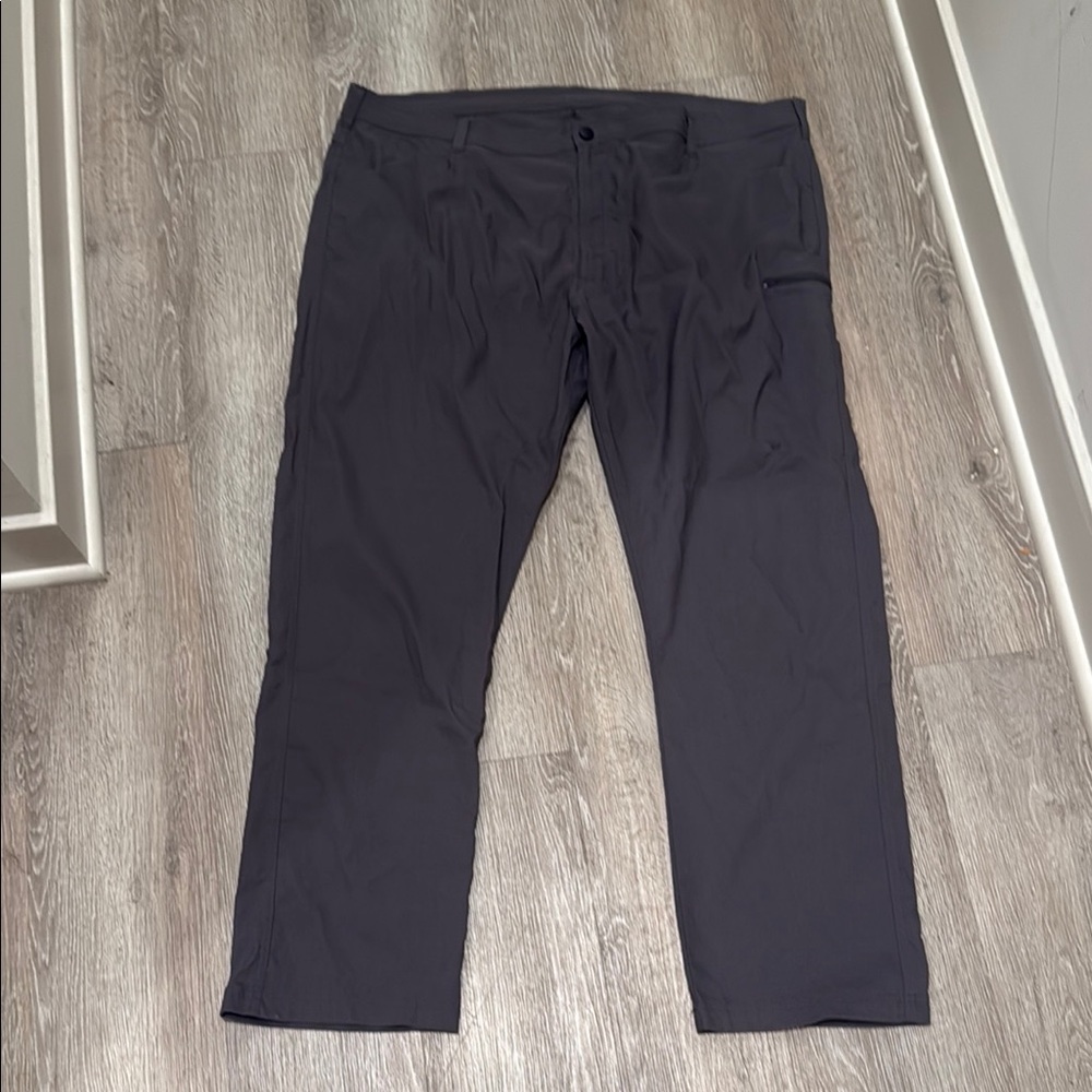 Wrangler Gray Cargo Pants with Tapered Fit